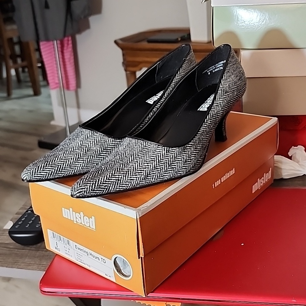 NWT UNLISTED BY KENNETH COLE HEELS